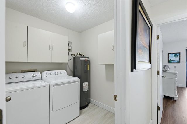 3351 THORNWOOD ROAD 3351, Sarasota, FL 34231