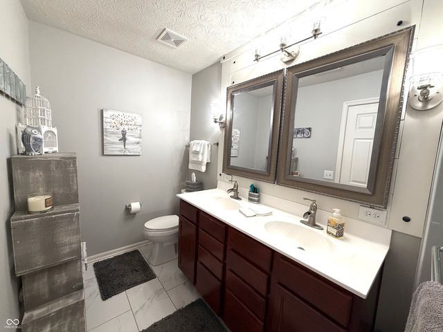 8222 Katrina Way, Fishers, IN 46038