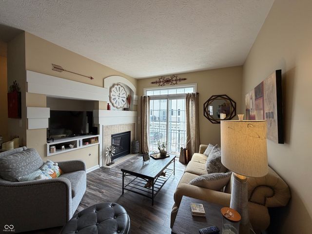 8222 Katrina Way, Fishers, IN 46038