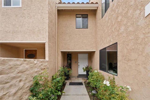 23034 Park Sorrento, Calabasas, CA 91302