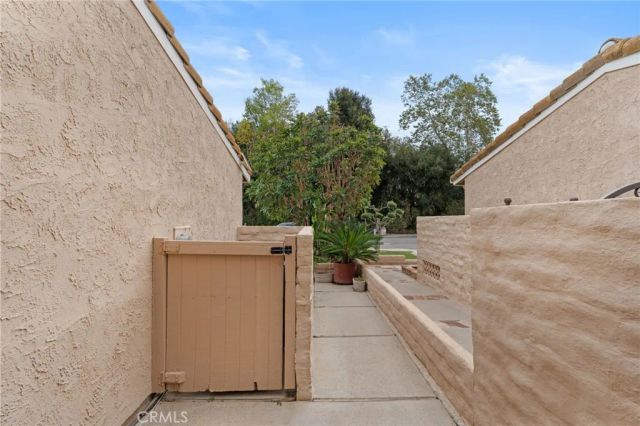 23034 Park Sorrento, Calabasas, CA 91302