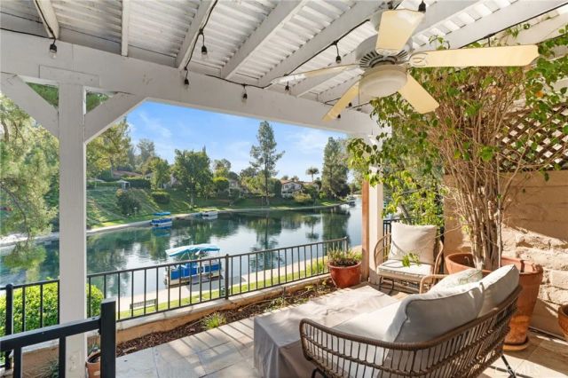 23034 Park Sorrento, Calabasas, CA 91302