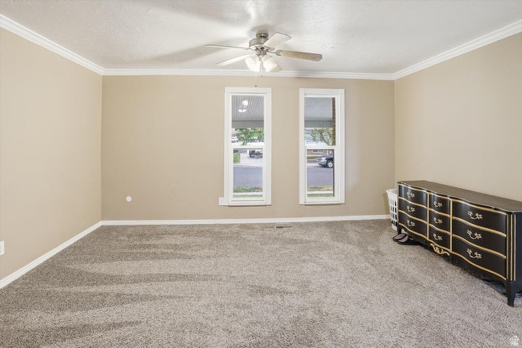 Image 9 of property listing at 4931 S 2825 W, Roy, UT 84067