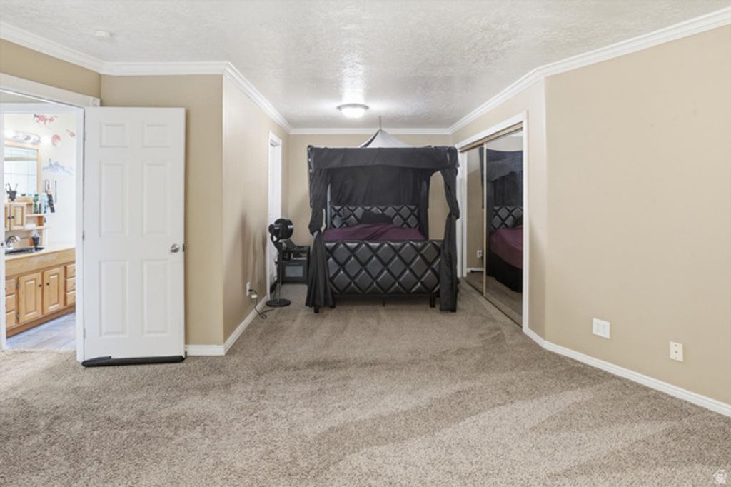 Image 10 of property listing at 4931 S 2825 W, Roy, UT 84067