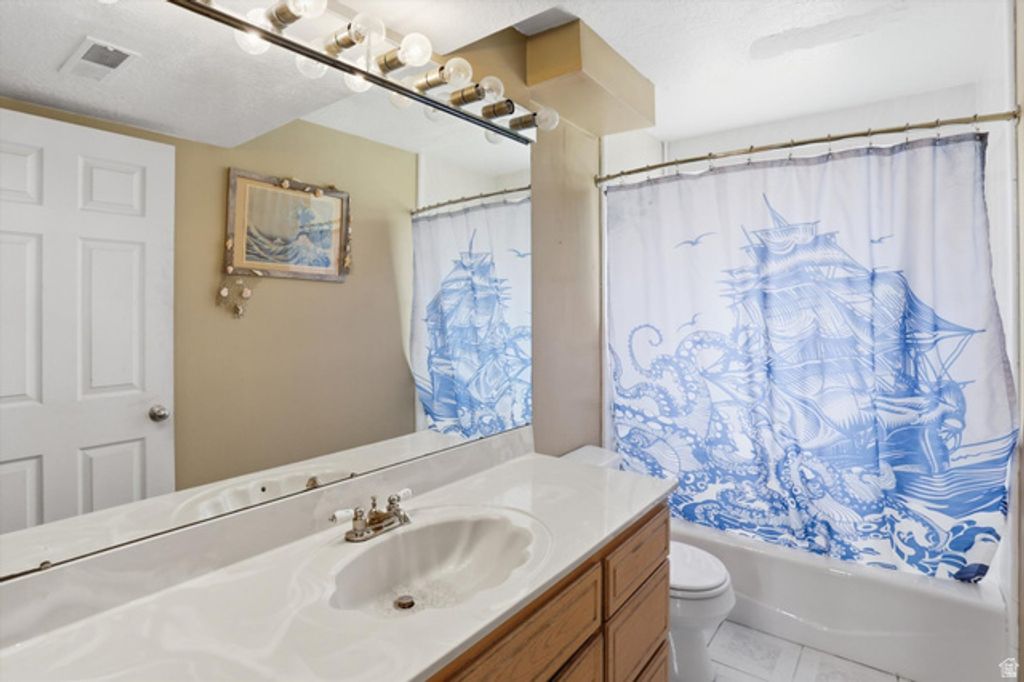 Image 11 of property listing at 4931 S 2825 W, Roy, UT 84067