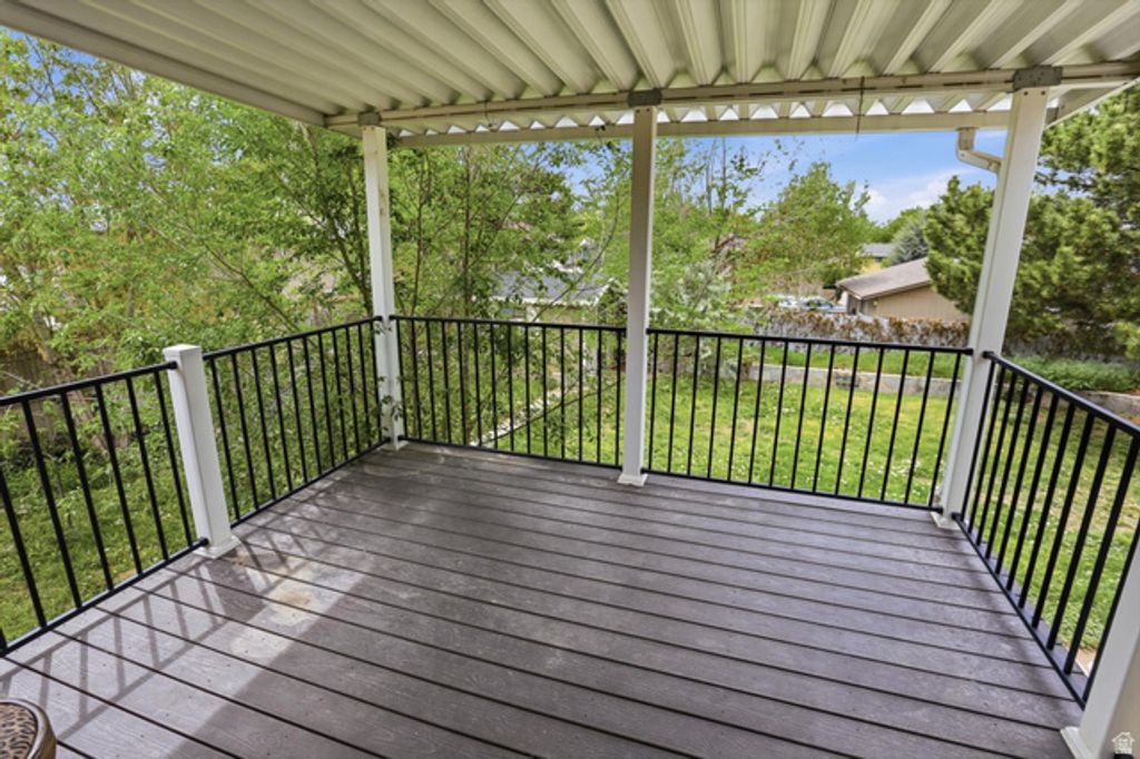 Image 12 of property listing at 4931 S 2825 W, Roy, UT 84067