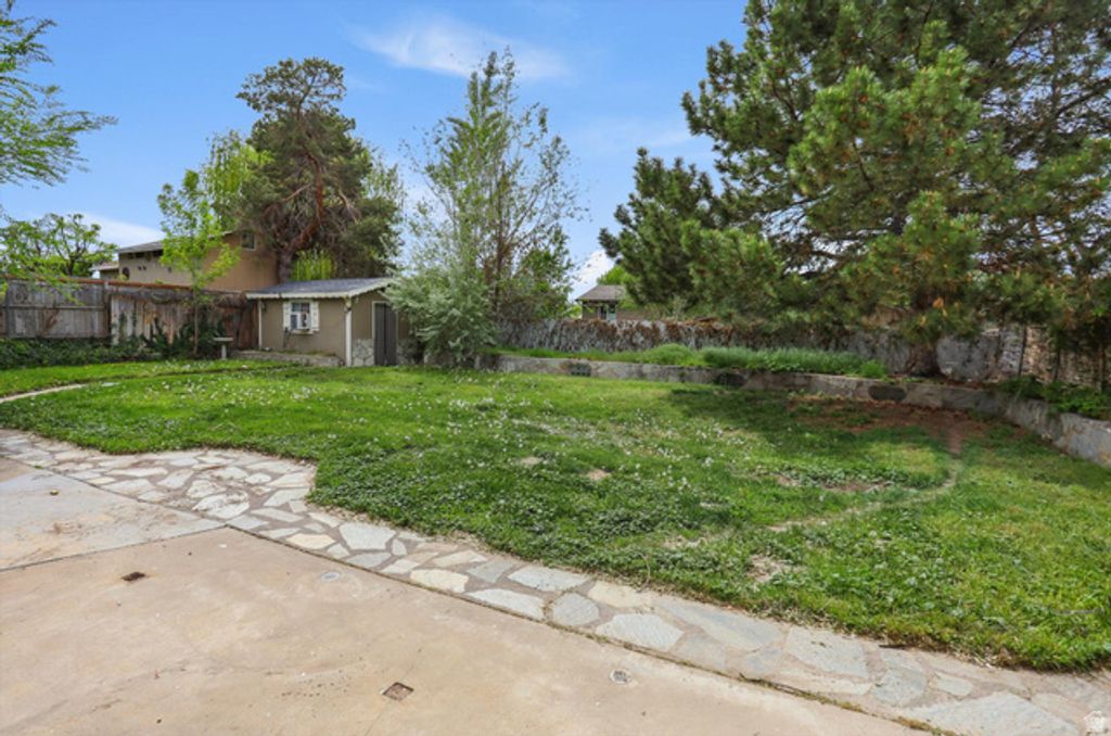 Image 13 of property listing at 4931 S 2825 W, Roy, UT 84067