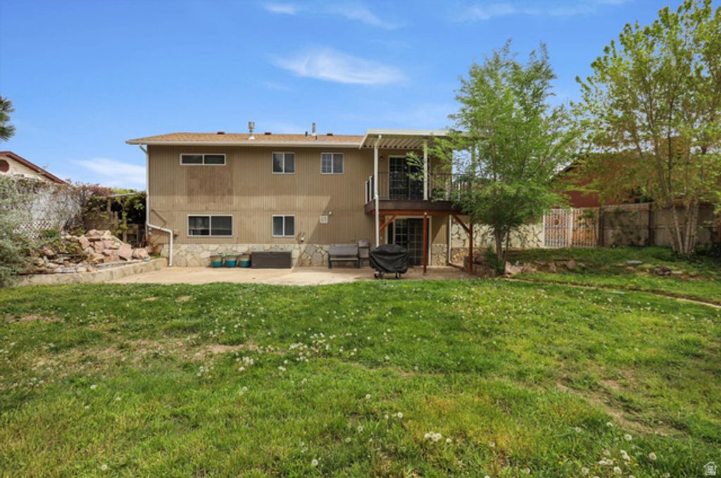 Image 15 of property listing at 4931 S 2825 W, Roy, UT 84067