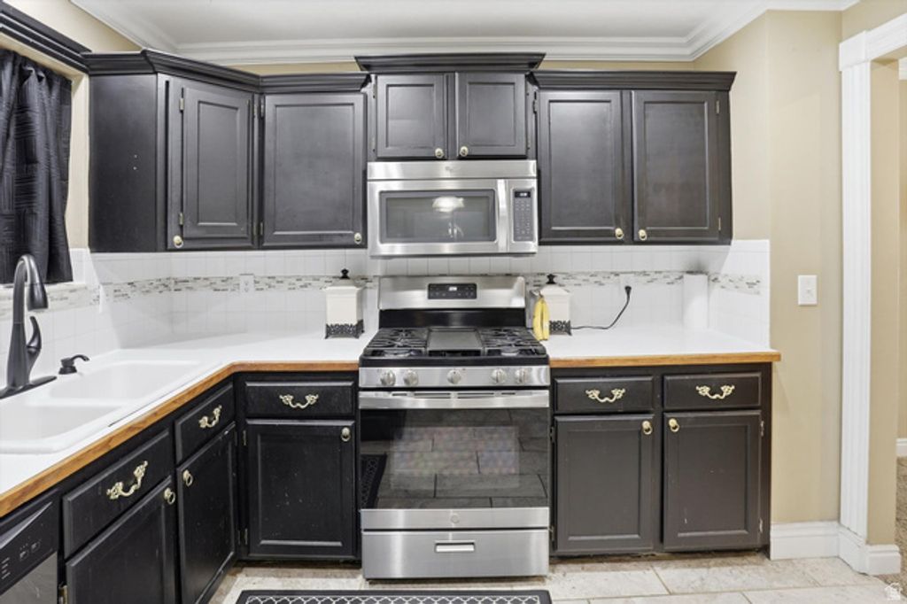 Image 17 of property listing at 4931 S 2825 W, Roy, UT 84067