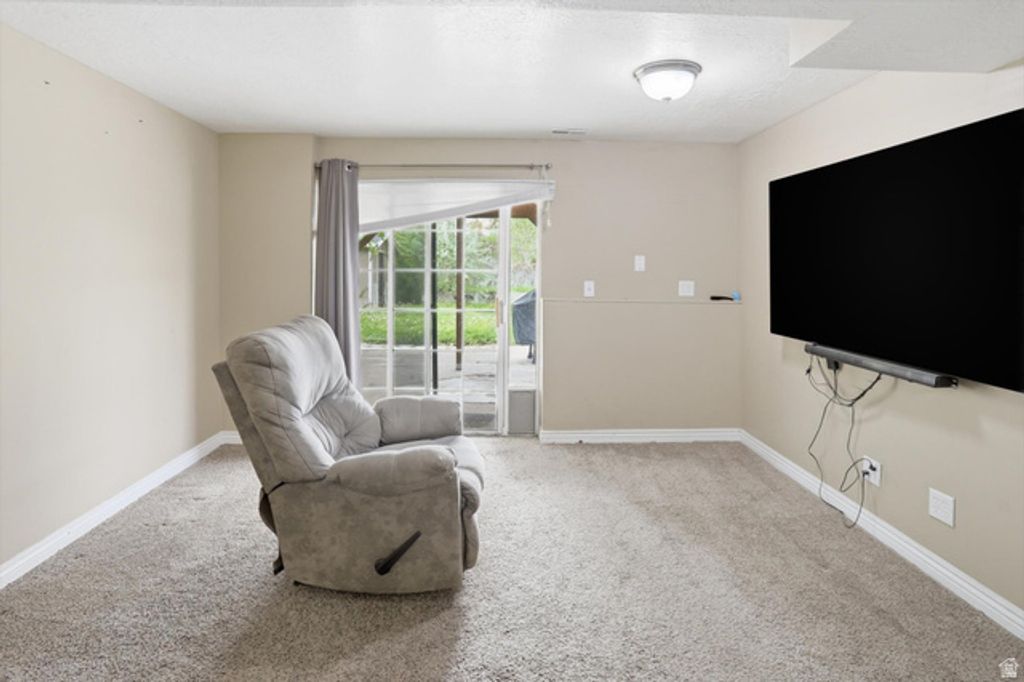 Image 23 of property listing at 4931 S 2825 W, Roy, UT 84067
