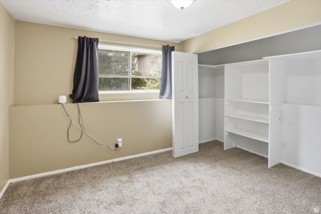 Image 24 of property listing at 4931 S 2825 W, Roy, UT 84067