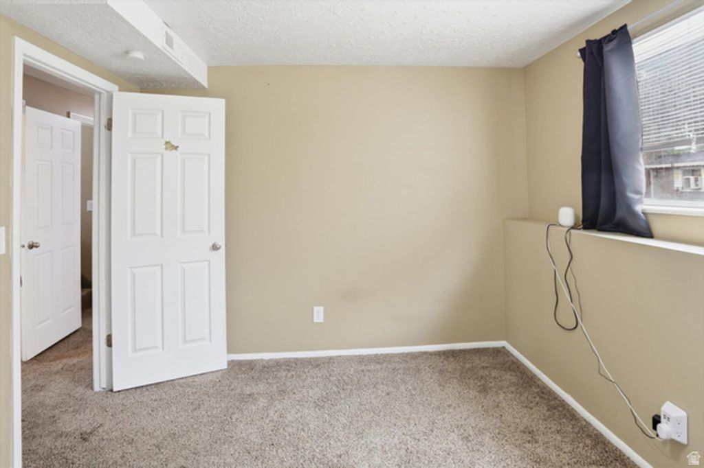Image 25 of property listing at 4931 S 2825 W, Roy, UT 84067