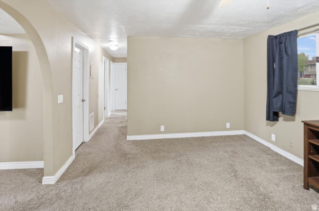 Image 29 of property listing at 4931 S 2825 W, Roy, UT 84067