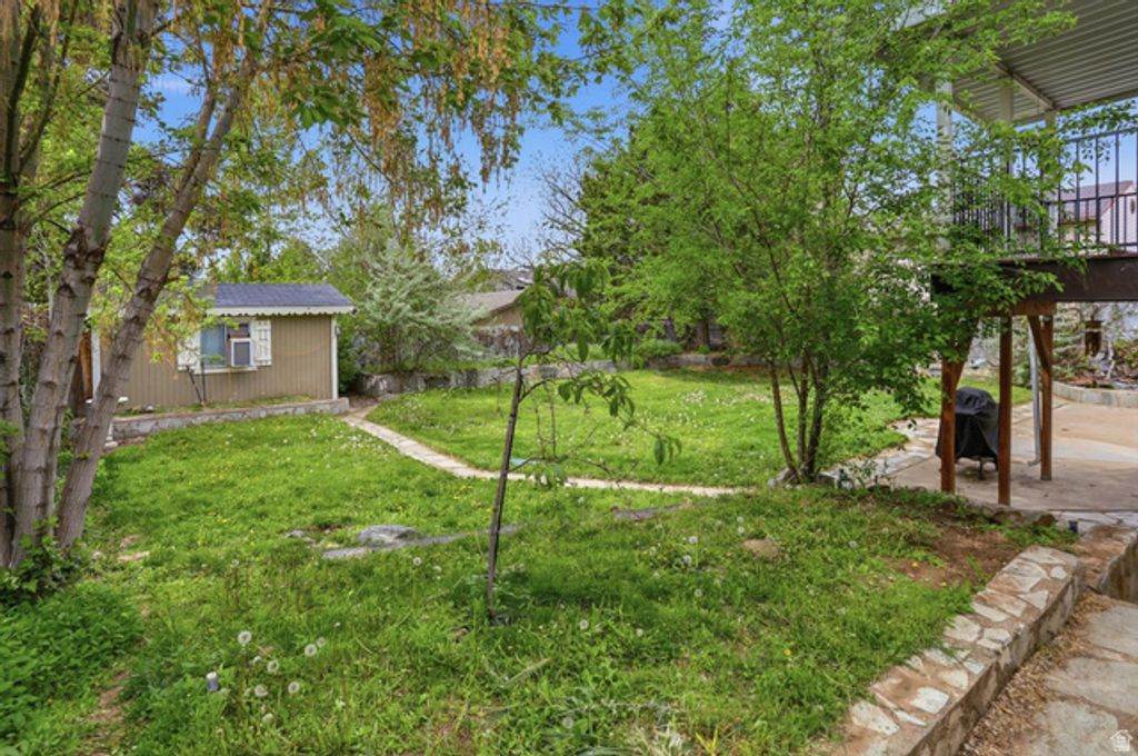 Image 33 of property listing at 4931 S 2825 W, Roy, UT 84067