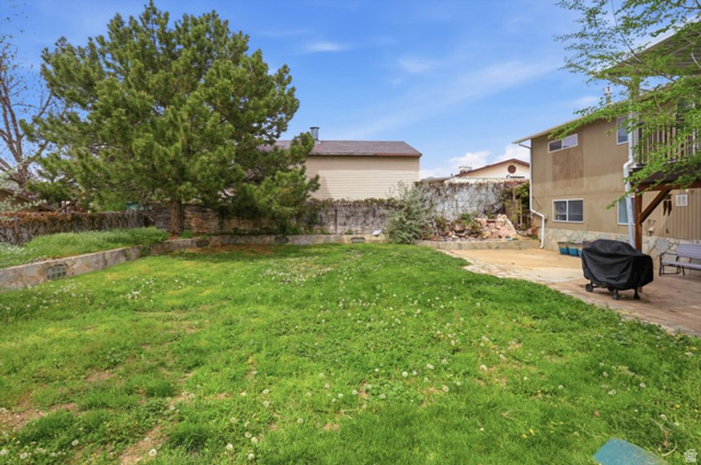 Image 34 of property listing at 4931 S 2825 W, Roy, UT 84067