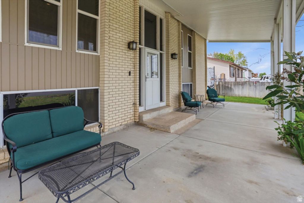 Image 4 of property listing at 4931 S 2825 W, Roy, UT 84067