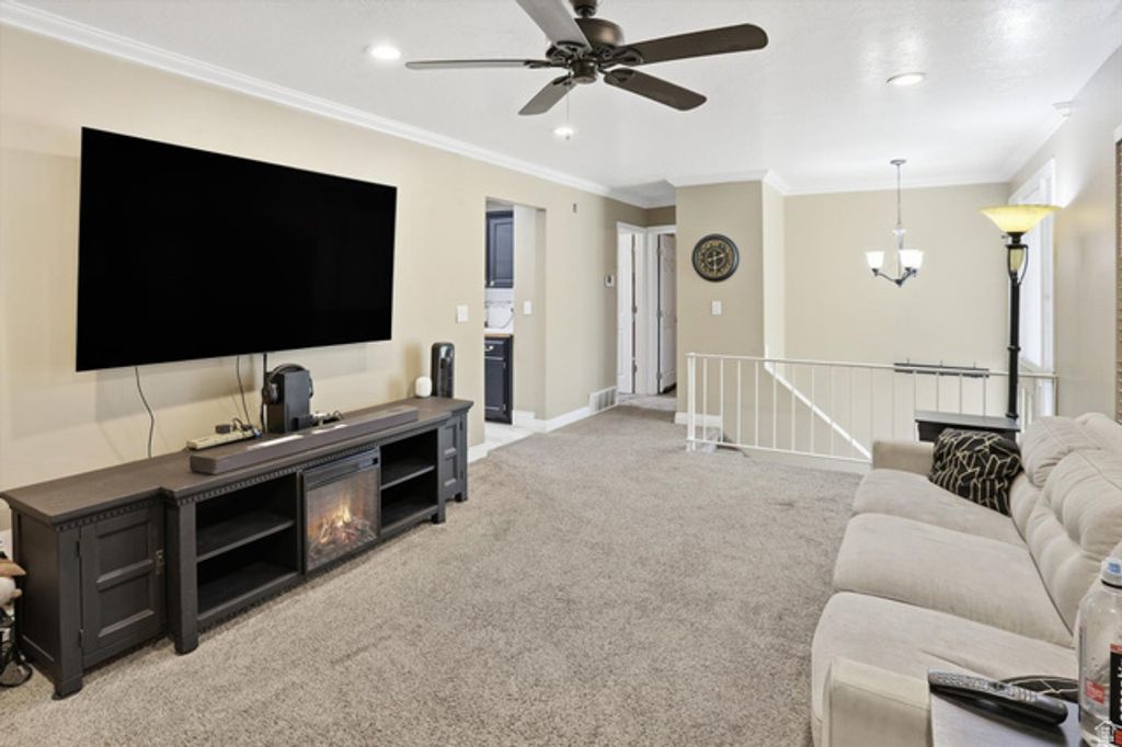 Image 7 of property listing at 4931 S 2825 W, Roy, UT 84067