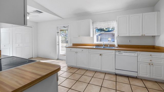 104 6TH AVENUE, Howey In The Hills, FL 34737