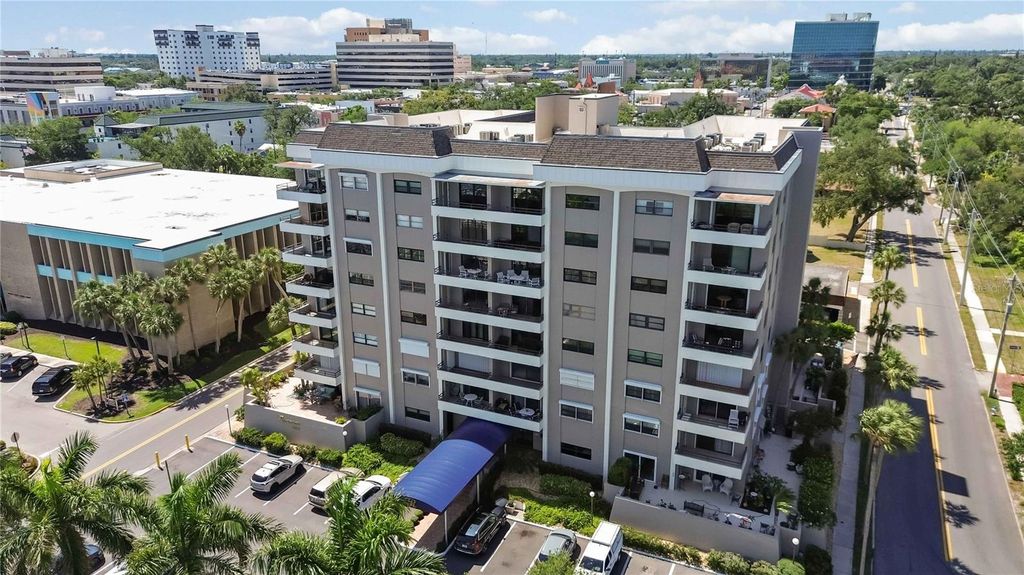 Image 2 of property listing at 1400 BARCARROTA BOULEVARD 201, Bradenton, FL 34205