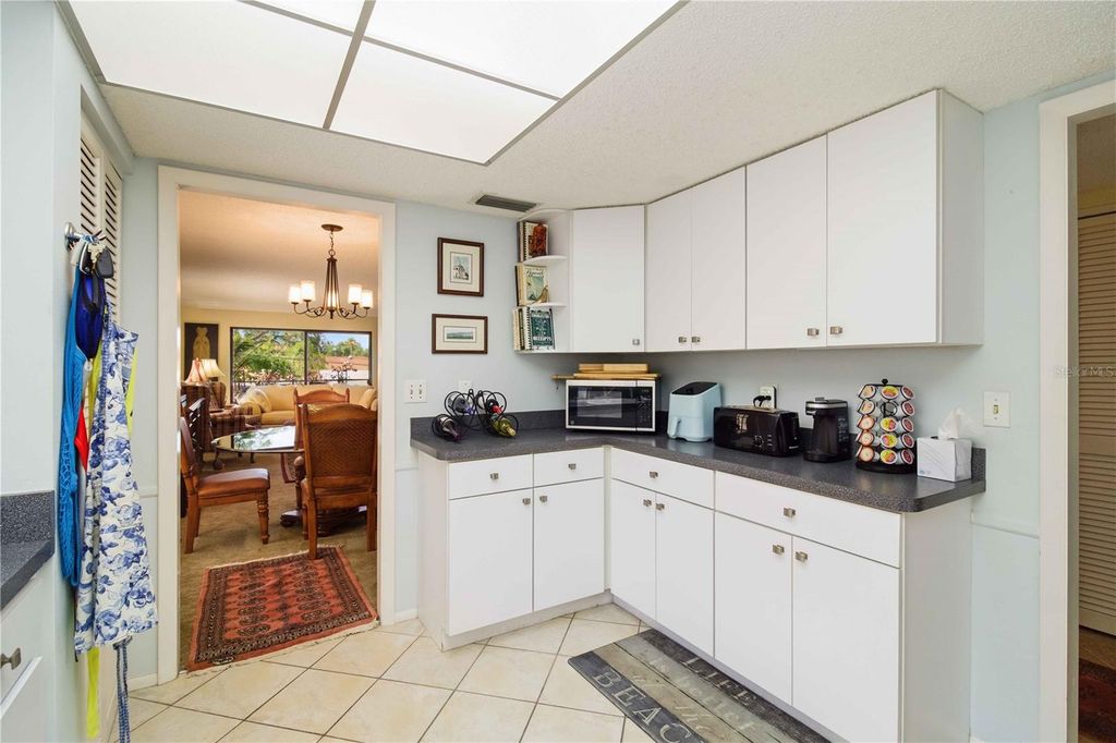 Image 12 of property listing at 1400 BARCARROTA BOULEVARD 201, Bradenton, FL 34205