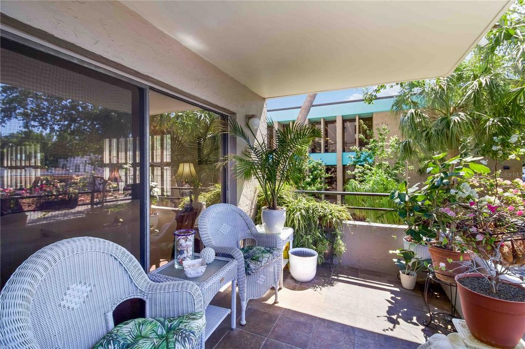 Image 25 of property listing at 1400 BARCARROTA BOULEVARD 201, Bradenton, FL 34205