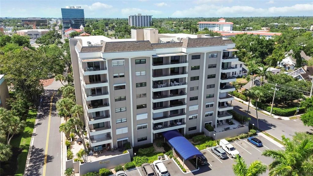 Image 33 of property listing at 1400 BARCARROTA BOULEVARD 201, Bradenton, FL 34205