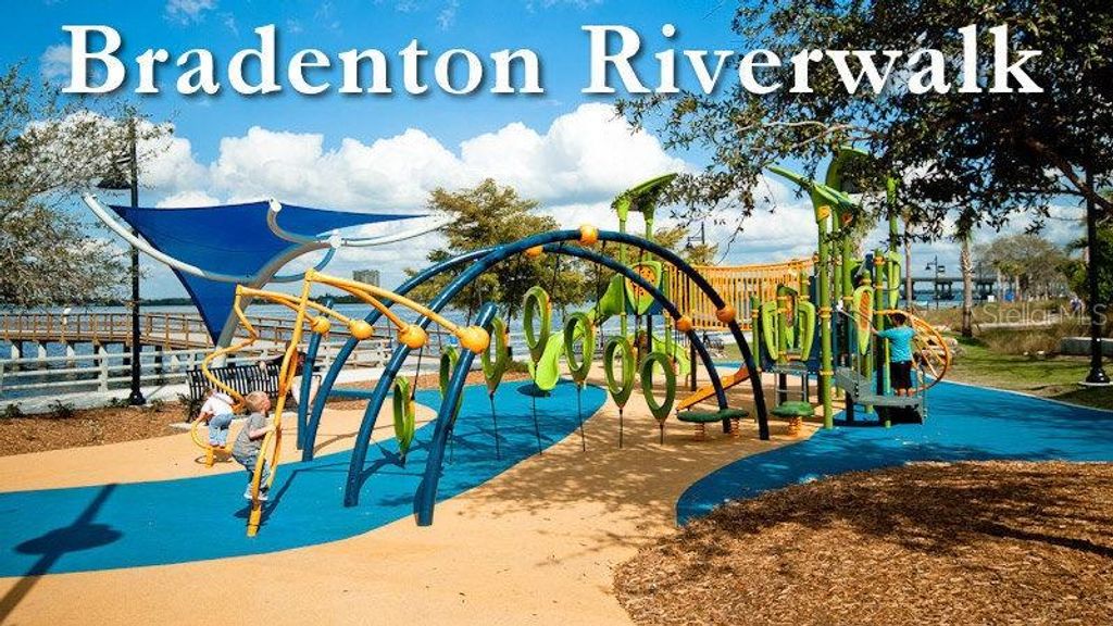 Image 39 of property listing at 1400 BARCARROTA BOULEVARD 201, Bradenton, FL 34205