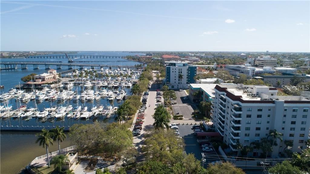 Image 43 of property listing at 1400 BARCARROTA BOULEVARD 201, Bradenton, FL 34205