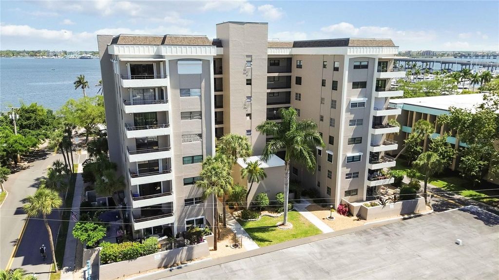 Image 44 of property listing at 1400 BARCARROTA BOULEVARD 201, Bradenton, FL 34205