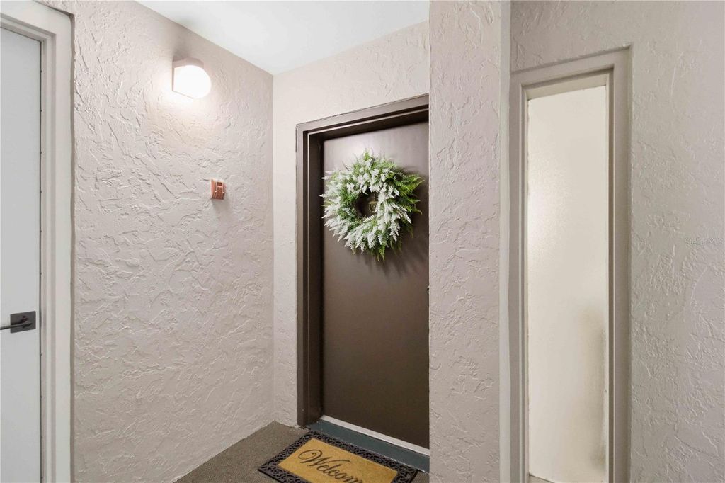 Image 7 of property listing at 1400 BARCARROTA BOULEVARD 201, Bradenton, FL 34205