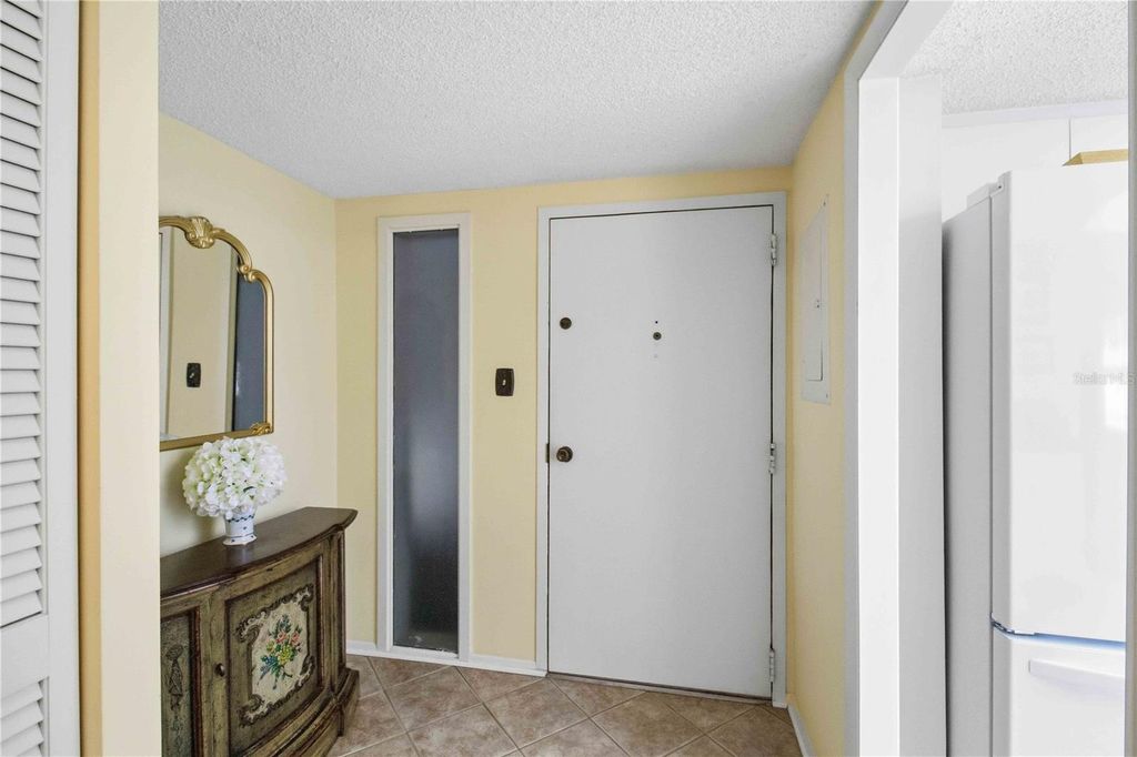 Image 8 of property listing at 1400 BARCARROTA BOULEVARD 201, Bradenton, FL 34205