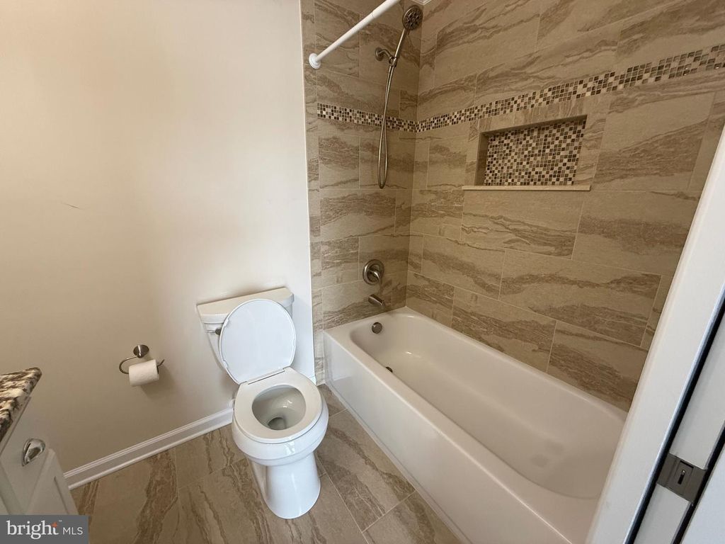 Image 3 of property listing at 13514-E HOLLY LN #3A, Ocean City, MD 21842