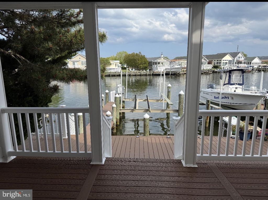 Image 5 of property listing at 13514-E HOLLY LN #3A, Ocean City, MD 21842