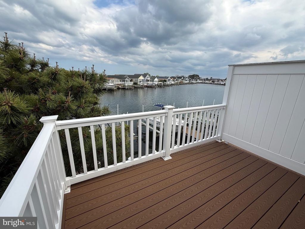 Image 6 of property listing at 13514-E HOLLY LN #3A, Ocean City, MD 21842