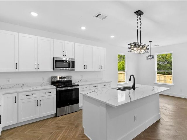 2518 Houston Drive, Granbury, TX 76048