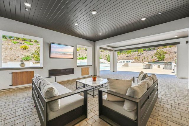 8490 Silent Tide Court, San Diego, CA 92127