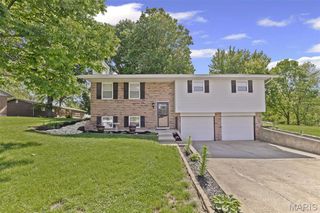 910 Borri Drive, Maryville, IL 62062