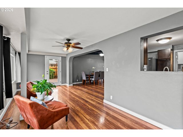 4687 LEONA Ct, Eugene, OR 97402