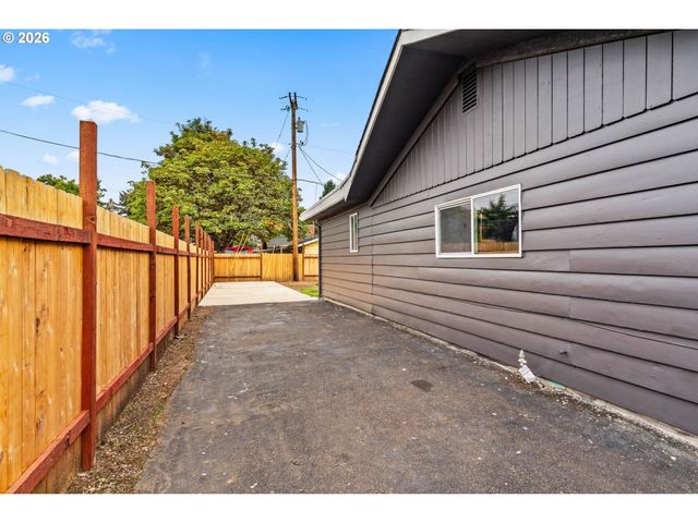 4687 LEONA Ct, Eugene, OR 97402