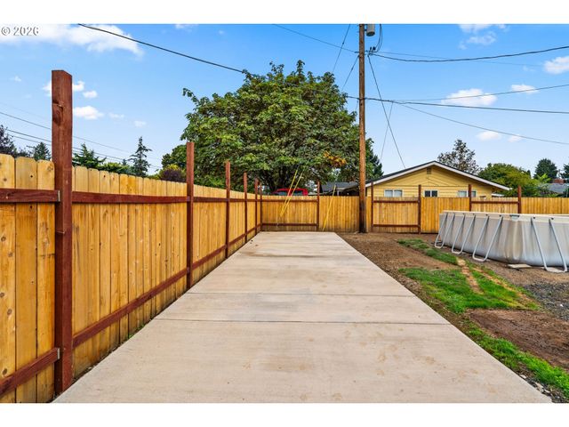 4687 LEONA Ct, Eugene, OR 97402