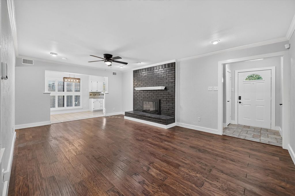 728 Douglas Street, Burleson, TX 76028 — photo 4
