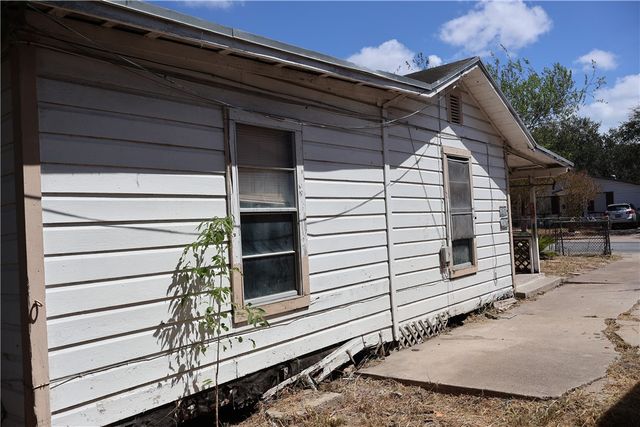 4333 Molina Dr, Corpus Christi, TX 78416