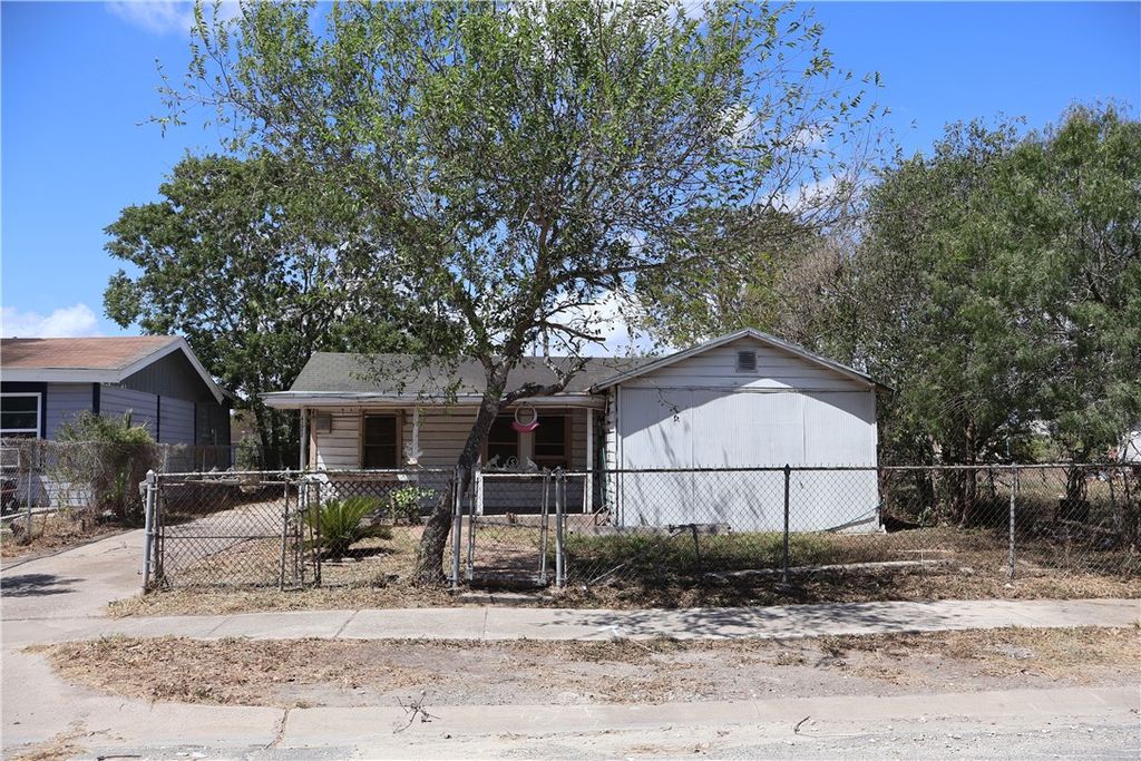4333 Molina Dr, Corpus Christi, TX 78416 — photo 2