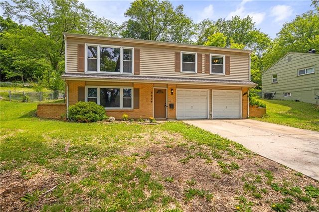 9929 Harrison Street, Kansas City, MO 64131