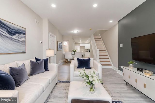 1025 N PINE ST, Wilmington, DE 19801