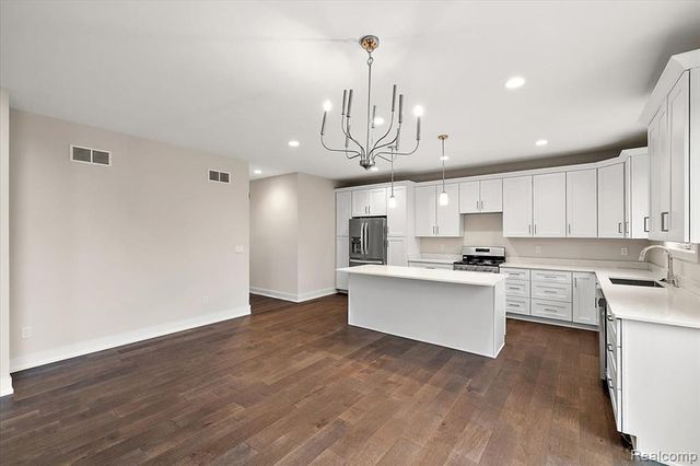 2921 Walsh Drive, Rochester Hills, MI 48309