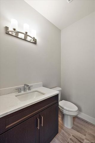 2921 Walsh Drive, Rochester Hills, MI 48309