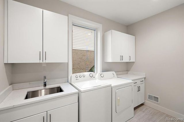 2921 Walsh Drive, Rochester Hills, MI 48309