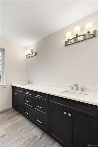 2921 Walsh Drive, Rochester Hills, MI 48309