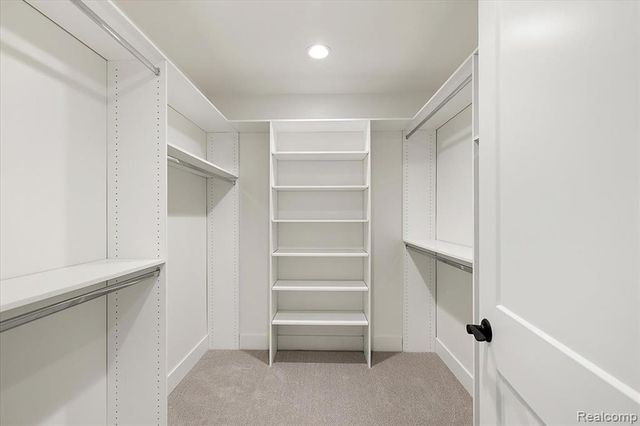 2921 Walsh Drive, Rochester Hills, MI 48309